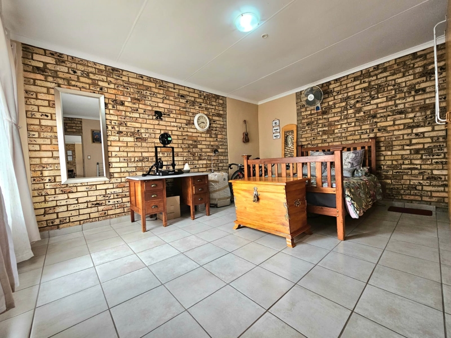 3 Bedroom Property for Sale in Miederpark North West
